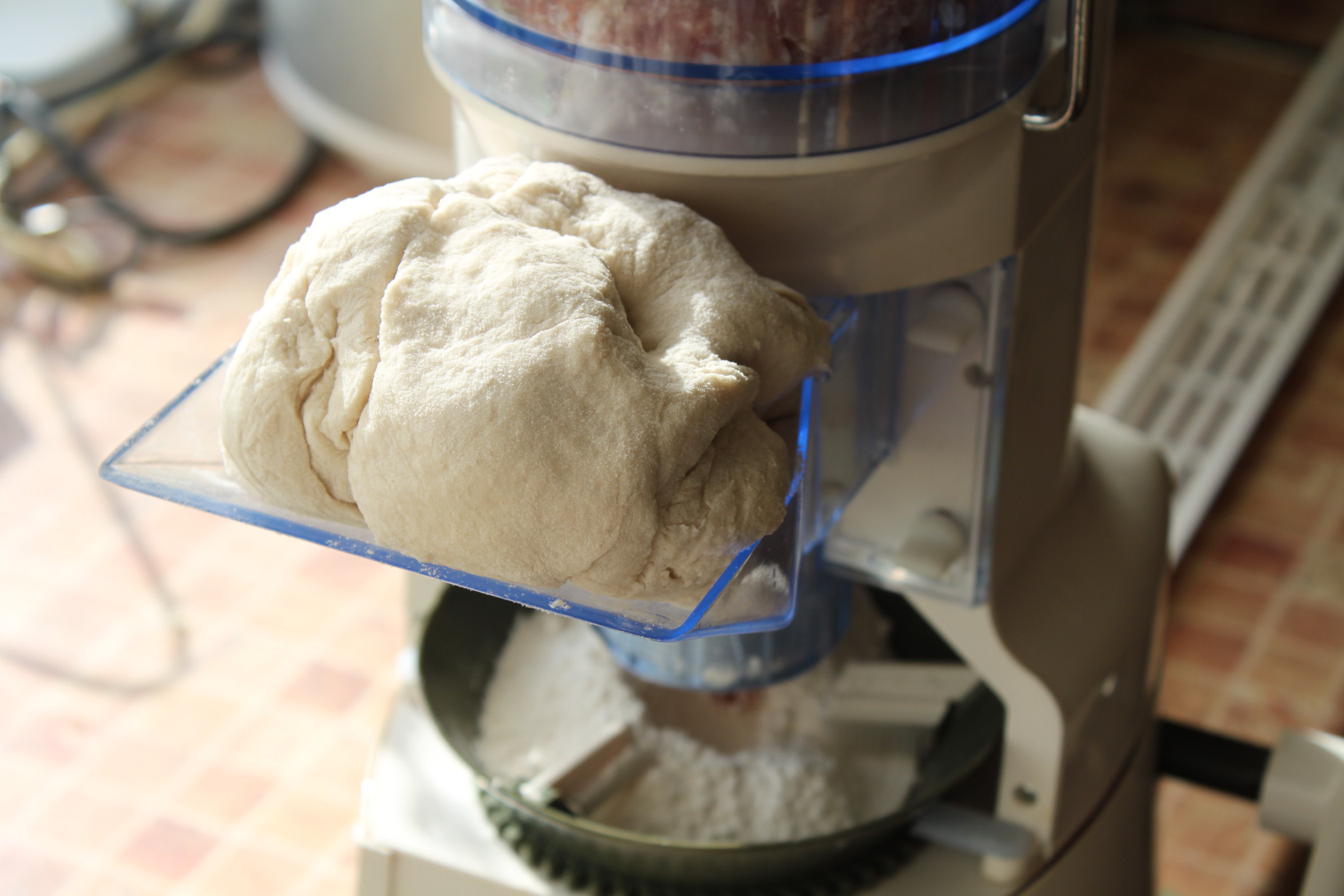 Machine for making dumplings, ravioli
