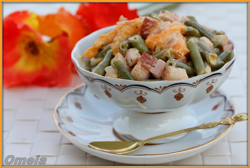 Warm salad of green beans and apricots