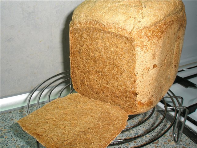 خبز Selyansky مع العجين المخمر في صانع الخبز
