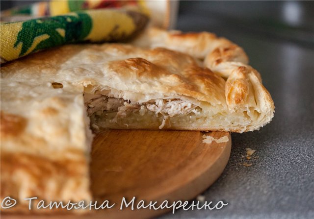 Puff pastry pie with potatoes and chicken (Princess 115000 pizza maker)