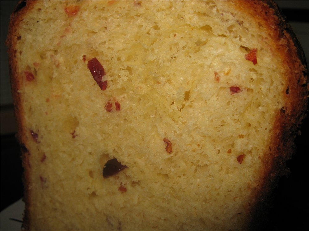 خبز الزبدة مع العجين المخمر في صانع الخبز