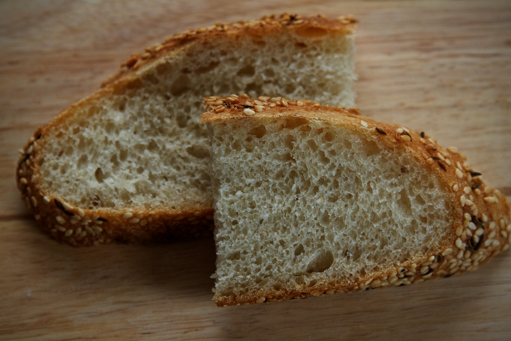 Koulouri, grecki chleb wiejski (Koulouri) w piekarniku