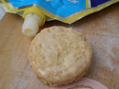 Galletas de mantequilla de levadura para el año nuevo (decorar con los niños)