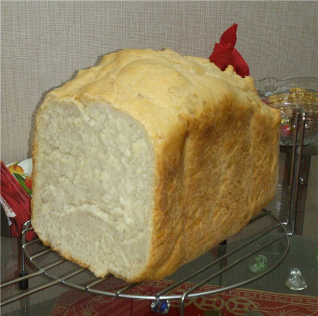 Gruby i ciężki chleb w wypiekaczu do chleba Vico