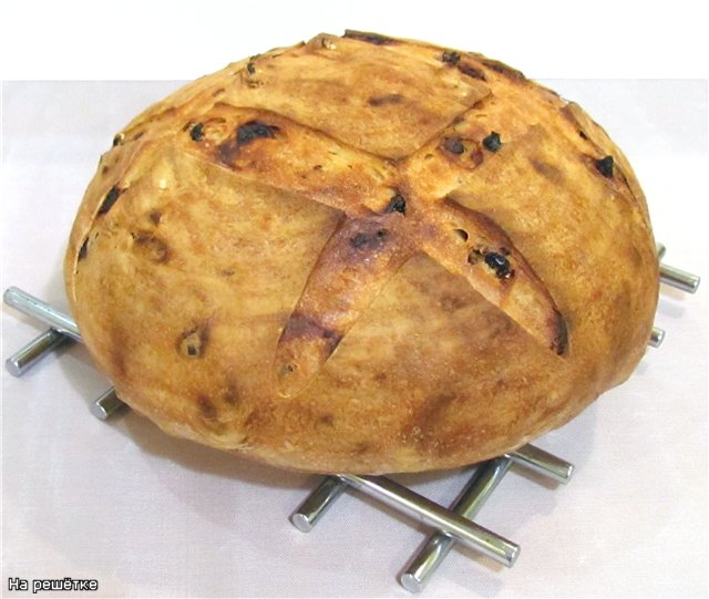 Pan con tomates de masa madre secados al sol (horno)