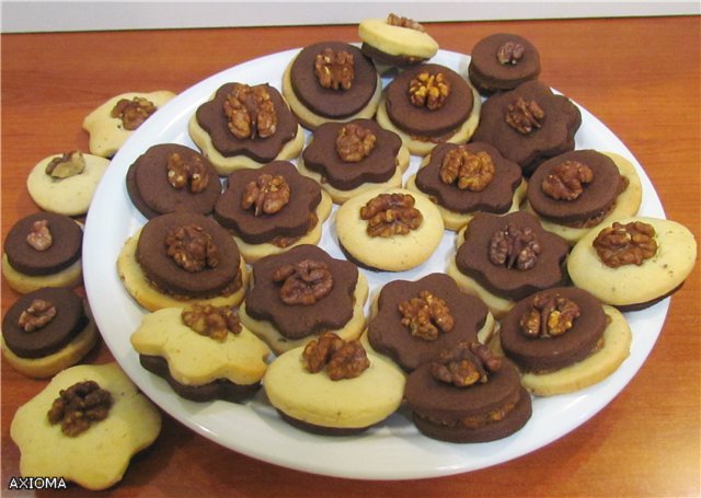 Nut-filled cookies