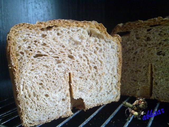 خبز دقيق كامل مع بذور السمسم