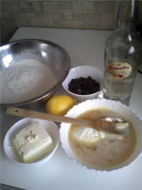 Muffin al limone e rum con uvetta e zenzero