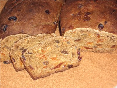 Tyrolean bread with dried fruits in the oven