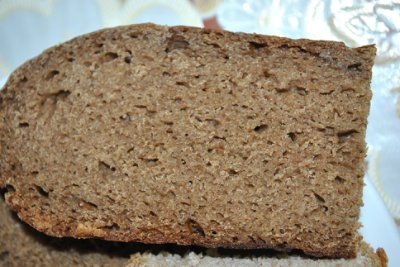 خبز الكاسترد من القمح والجاودار مع الخميرة السائلة