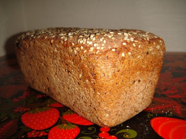Fullkorns rug-hvete brød med surdeigs tørket frukt