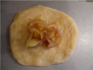 Ciasto porcjowane z jabłkami (kapusta, mięso itp.)