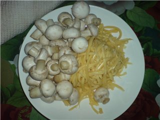 Rogge-tarwebrood met champignons en kaas.