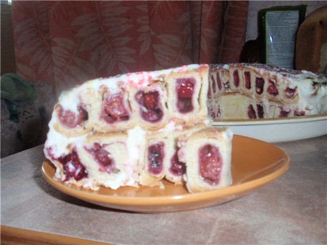 Cherry honeycomb cake (master class)