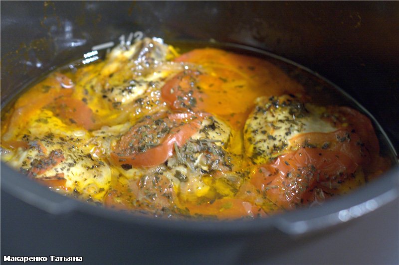 Muslos de pollo con tomate y cebolla (en la multicocina Oursson 5005)