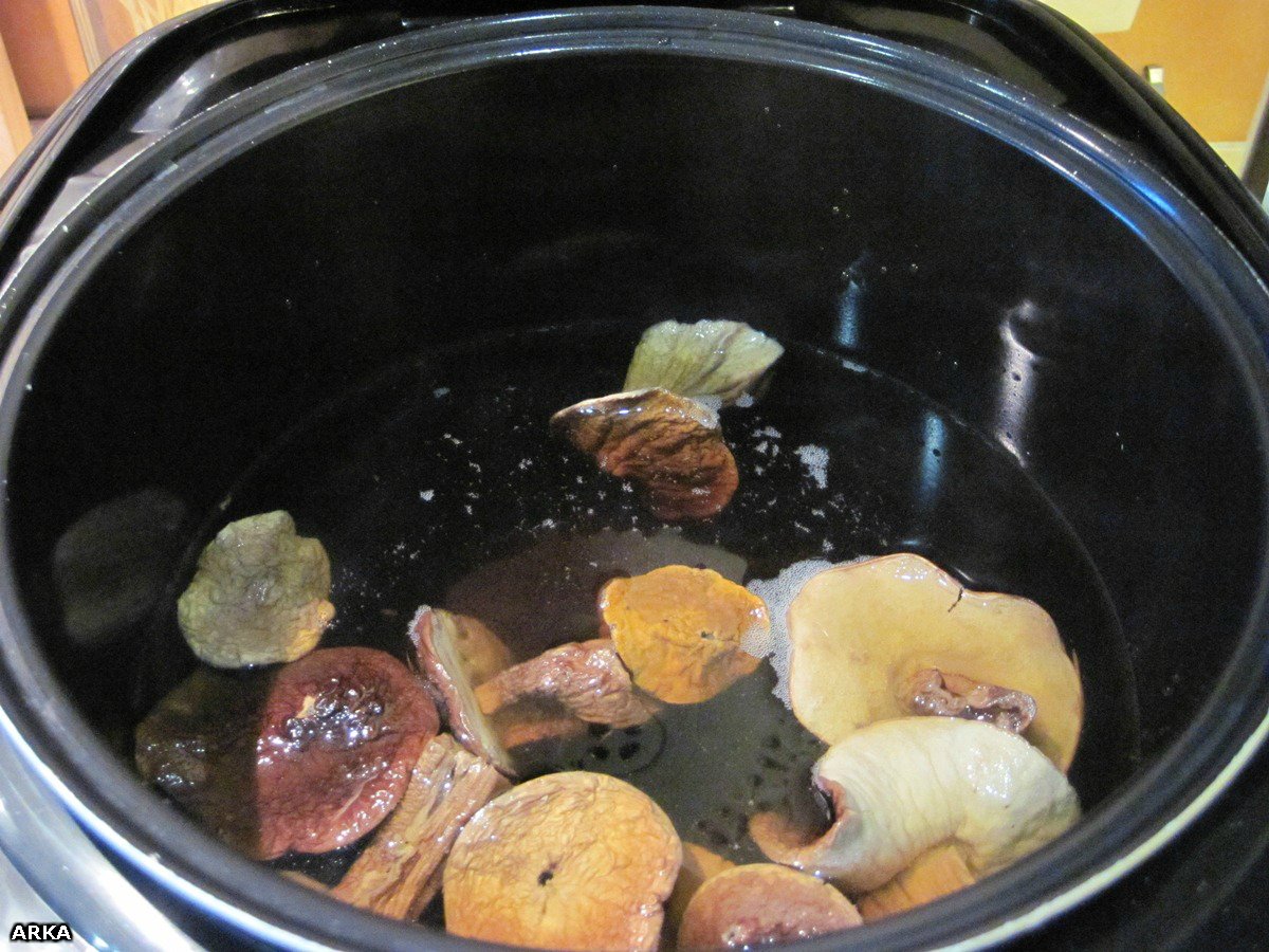 Champignonroomsoep met zoete aardappel in een multikoker Redmond RMC-M4502