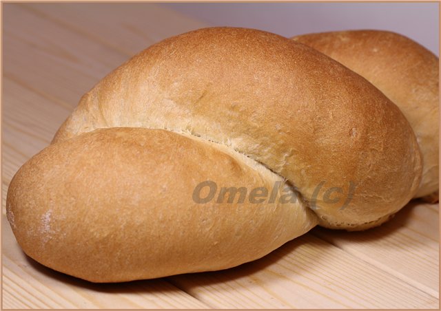 Szitáljon 1 fokozatú lisztből sodort kenyeret a kemencében