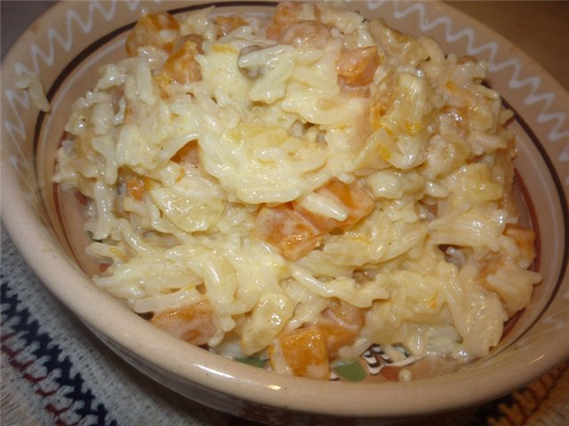 Porridge di riso in umido con zucca e frutta nella pentola a pressione Oursson 5005