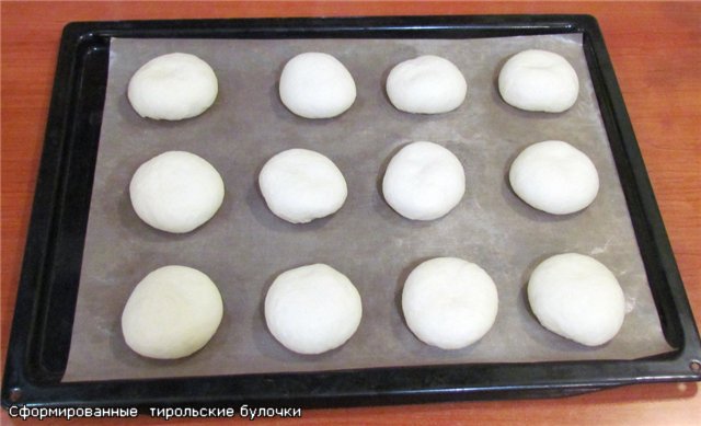Tyrolean buns in the oven
