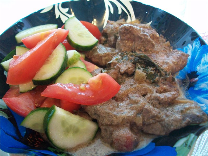 Liver with onions in sour cream