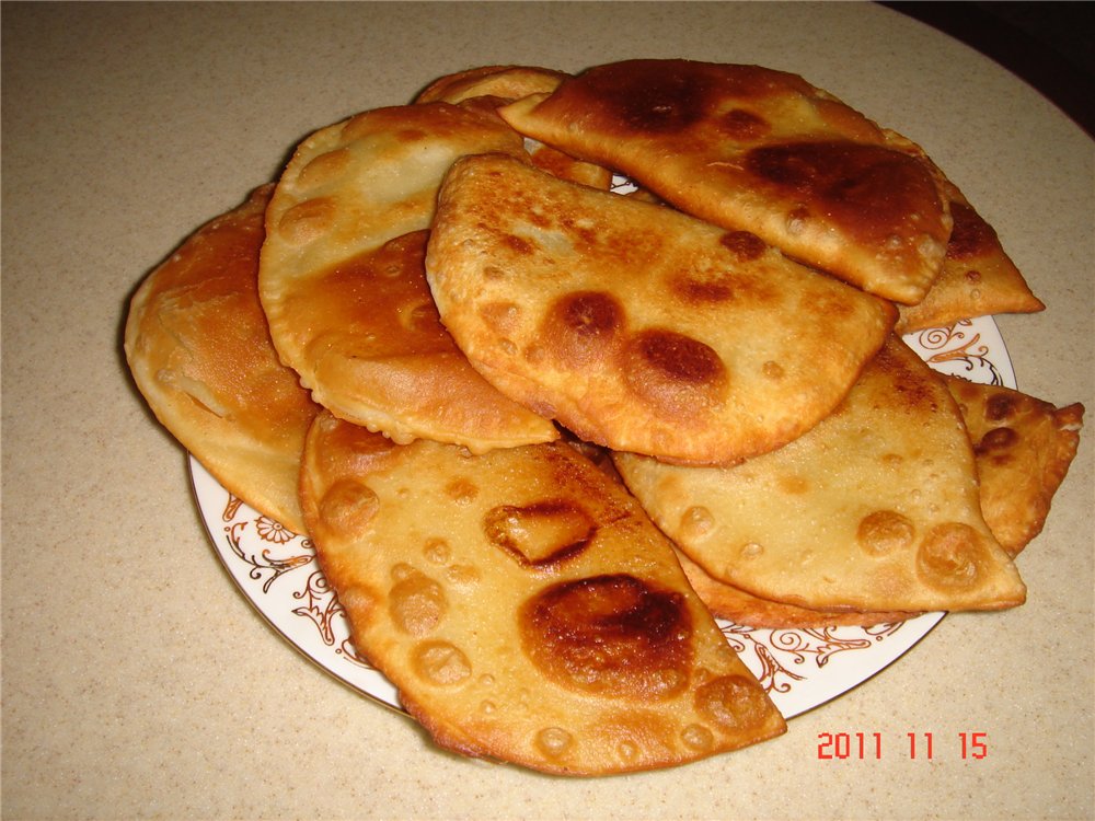 Gefrituurde Samosa-pasteitjes (Indiase SAMOSA-pasteitjes)