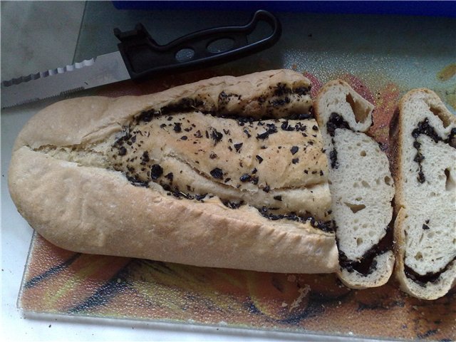 Bread with olives (R. Bertine)