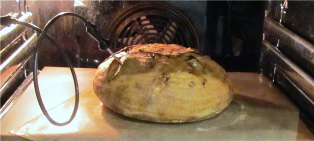 Pane con pomodori a lievitazione naturale secchi (al forno)