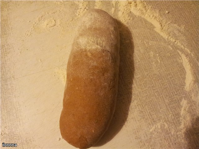 לחם ארומטי שחור על בסיס מחמצת שיפון.