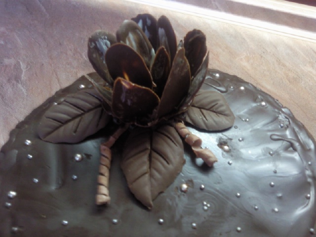 עוגת שוקולד שמנת עם אפרסקים