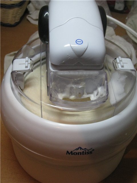 יצרני גלידה מונטיס KIM5405M (1.1 ליטר) ו- KIM5800M (1.2 ליטר)