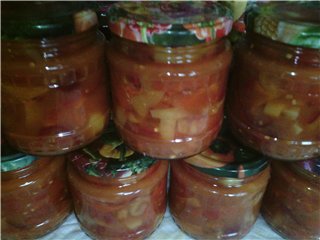 Sweet pepper lecho with tomatoes (Hungarian lecso)
