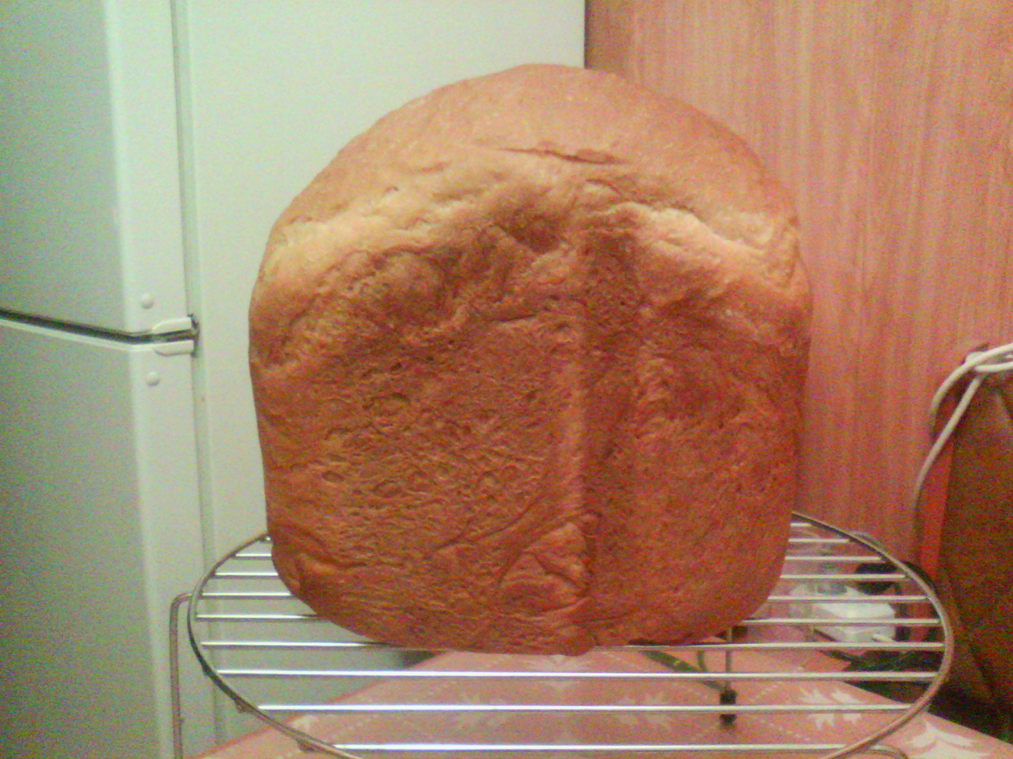 Pan de mantequilla hecho de harina de 1 grado en una panificadora