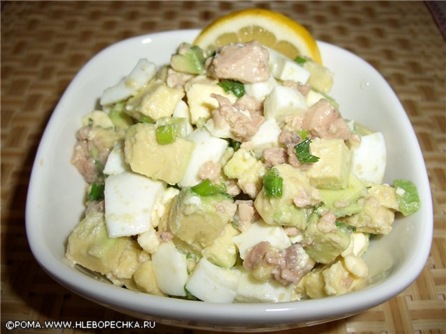 Avocado salad with cod liver