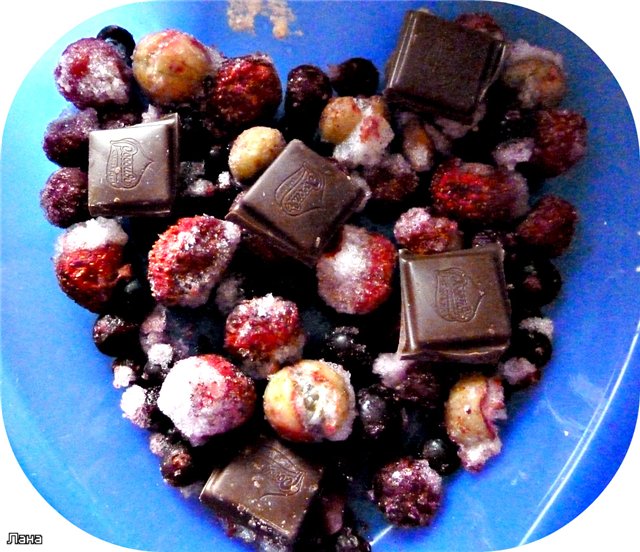 Pieczony krem ​​ryazhenka z owocami i czekoladą