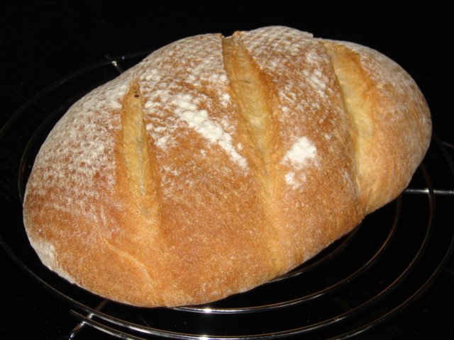 Wiejski chleb orkiszowy na zakwasie żytnim