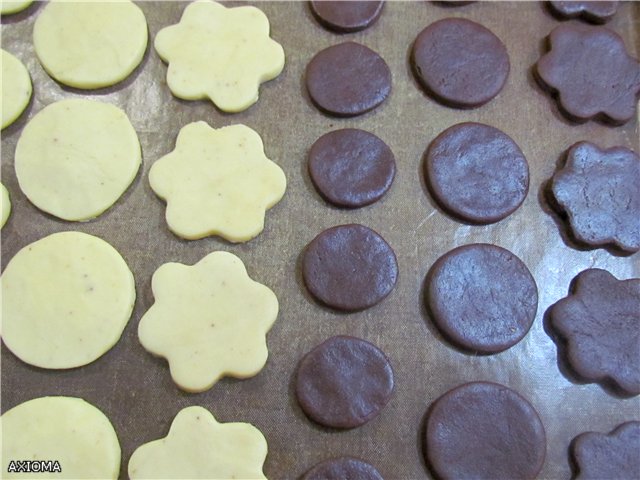 Biscuits with walnut filling