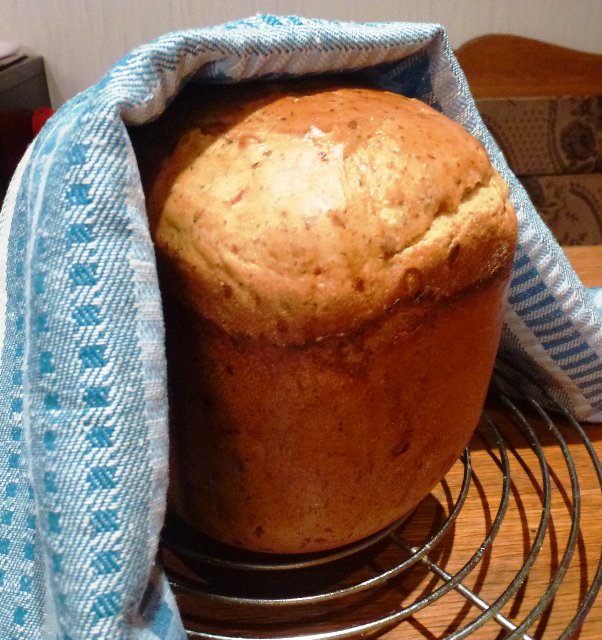 לחם חטיף (עם גבינה, שמיר וסלאמי) (יצרנית לחם)
