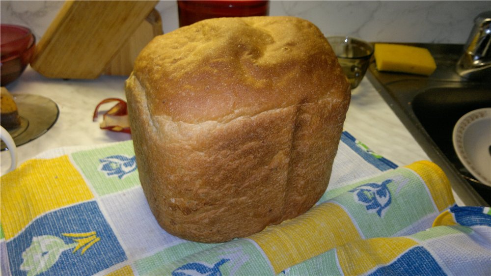 خبز القمح مع المكسرات والفواكه المجففة في آلة الخبز