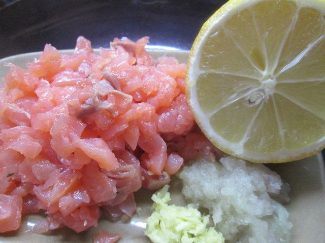 Lightly salted salmon tartare with sesame seeds