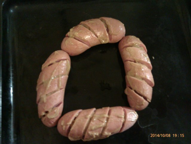 Wurstring im Ofen - sausage ring in German