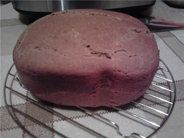 خبز Darnitsky مع خميرة أبدية في صانع الخبز