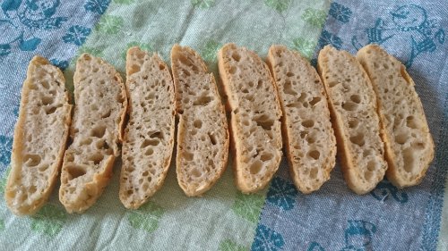 خبز القمح مع الأعشاب الإيطالية