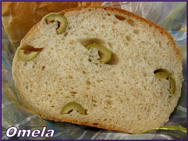 Włoski chleb z oliwkami