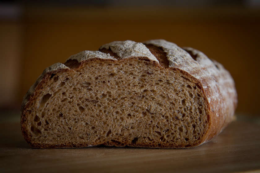 Chleb Z Kardamonem i Suszonymi Śliwkami (Piekarnik)