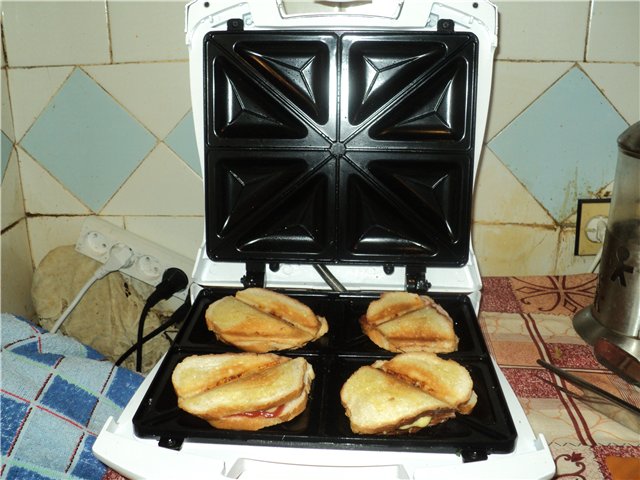 Toaster, sandwich maker