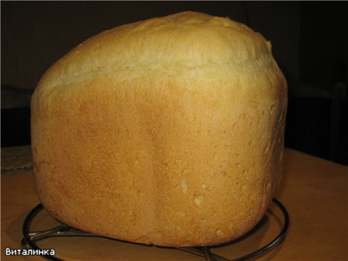 Pane di grano con semolino in una macchina per il pane