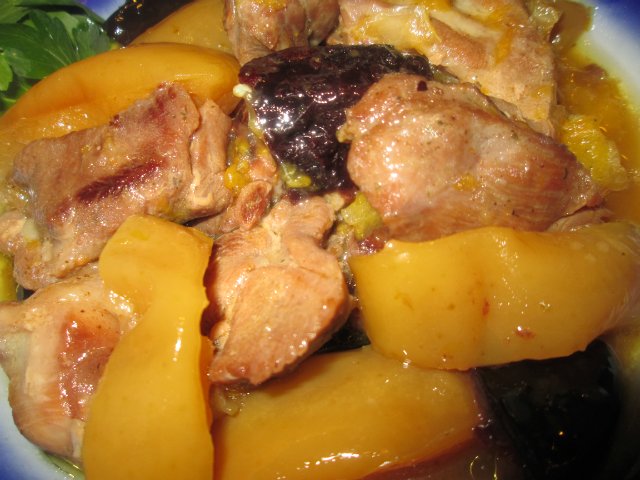 ديك رومي بصلصة العسل والبرتقال مع التفاح والخوخ (قدر ضغط متعدد الطهي ماركة 6050)