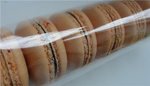 Macarons - almond cookies (Les macarons)