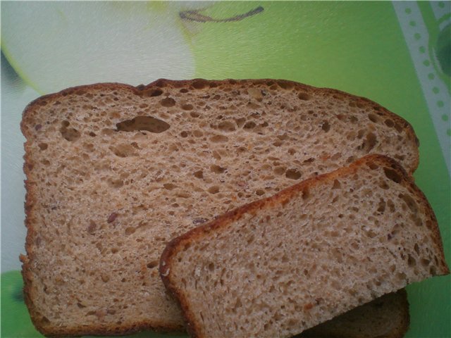 Chleb żytni z pięknym daszkiem (wypiekacz do chleba)