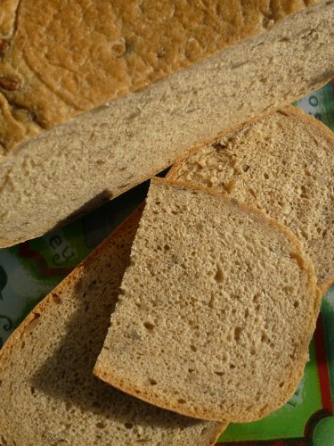 Tarwe-roggebrood op een lang deeg
